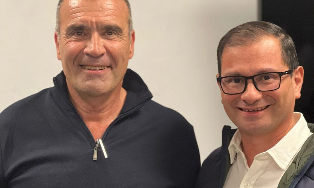 El presidente saliente Guillermo De Pascuale y el actual presidente Diego Soreira.